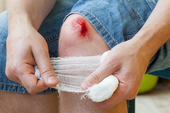 http://medcz.com/wp-content/uploads/2020/12/wound-on-the-knee-being-treated.jpg