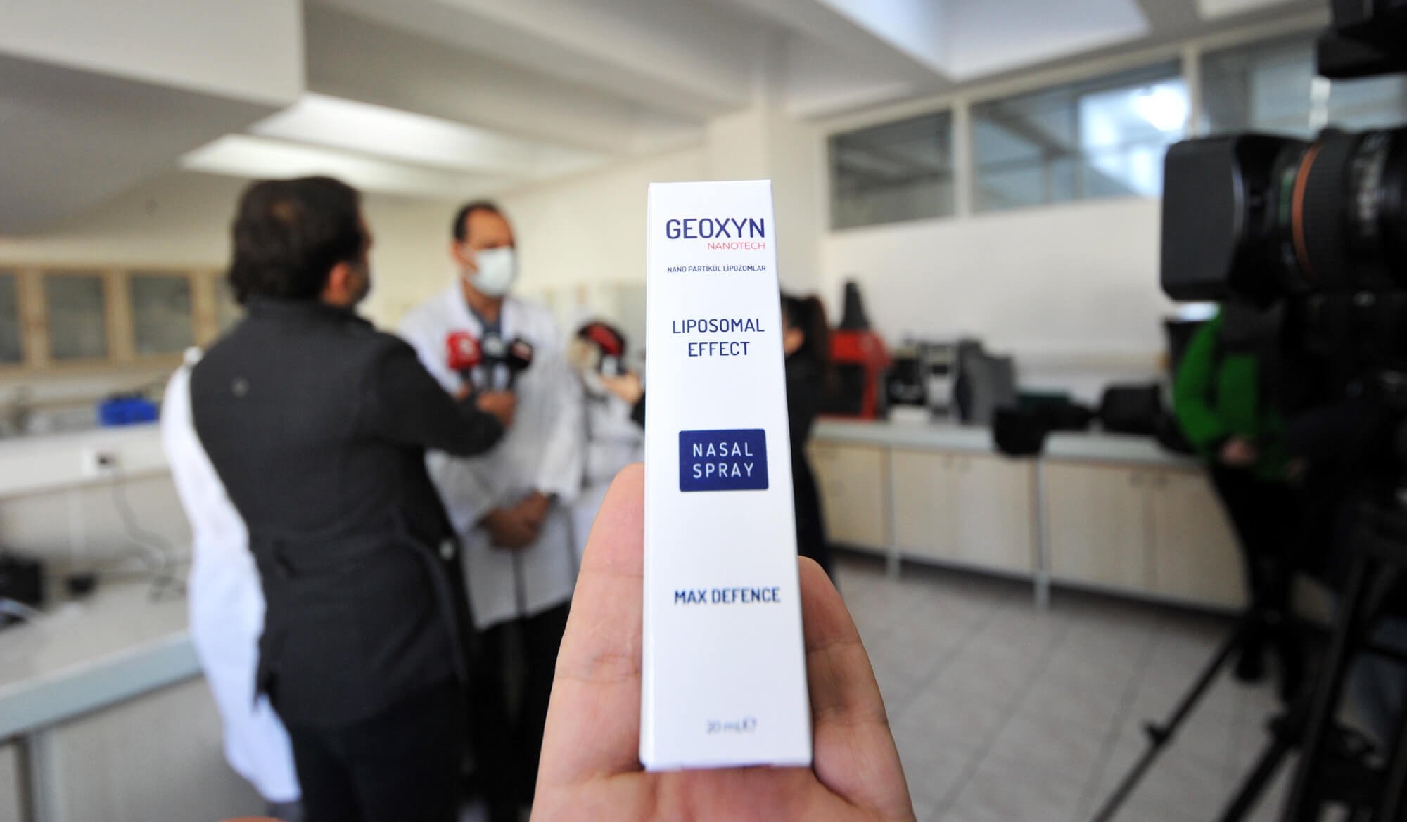 Nosní sprej vyvinutý v Turecku zabije koronavirus za 1 minutu